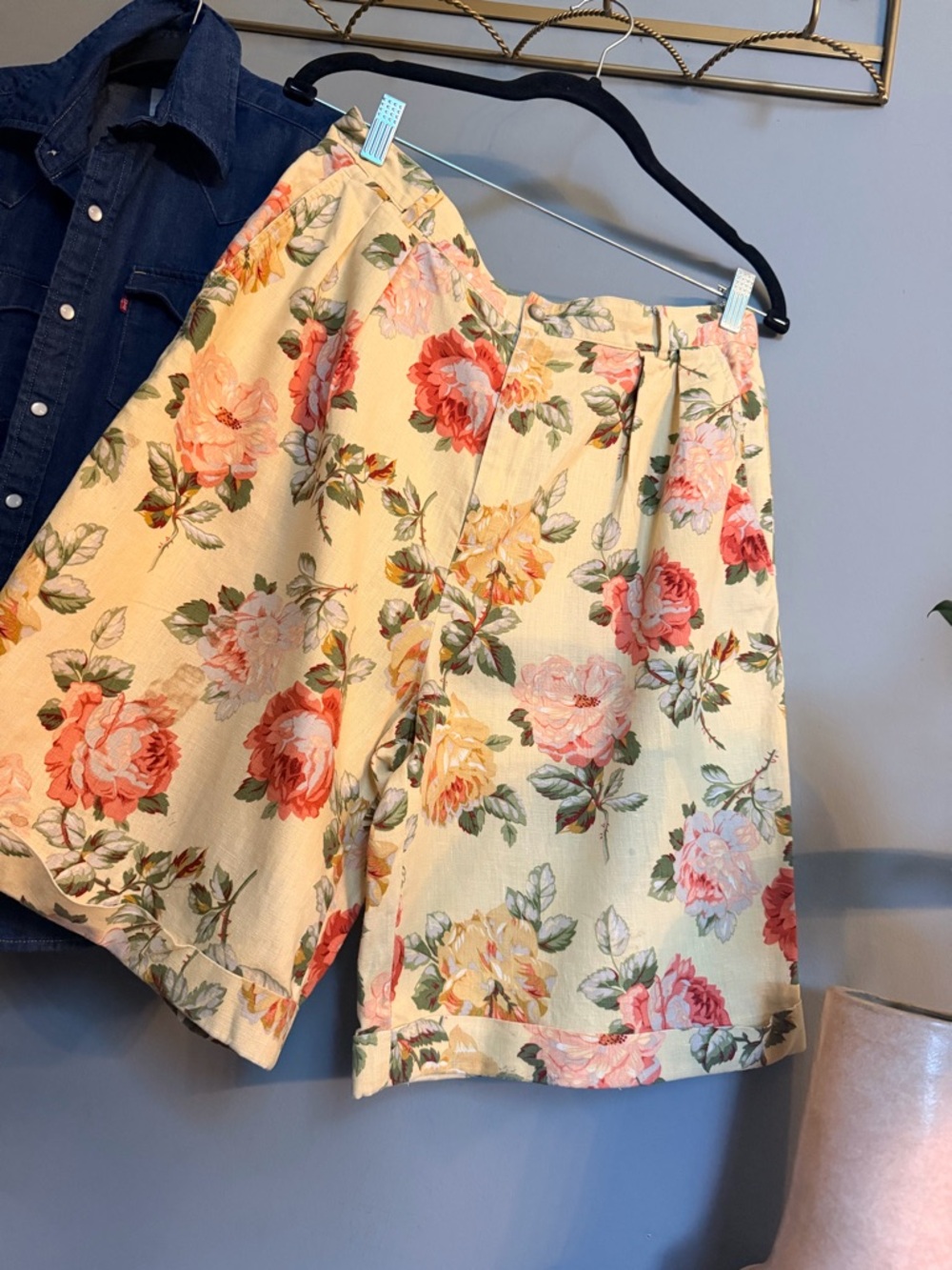 Vintage Harold’s Rose Print Linen Shorts High Waist Pleated Bermuda Shorts | M/L